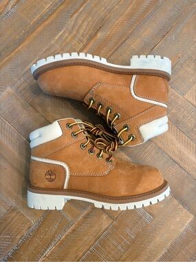 Timberland 6-Inch Premium Nubuck Boots – Kids Size 13 Style A1R49 NWOB